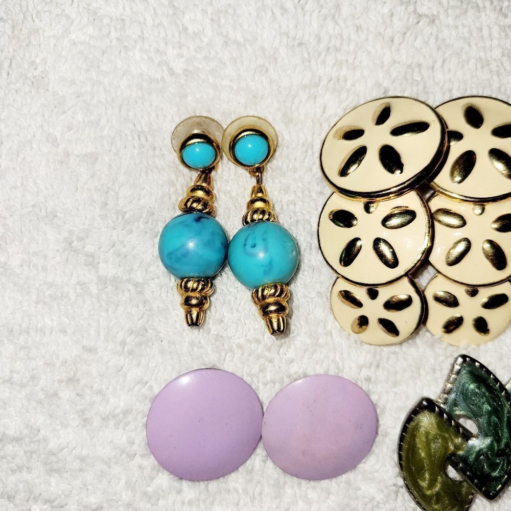 Set of 7 Vintage Earrings - Picture 2 of 4